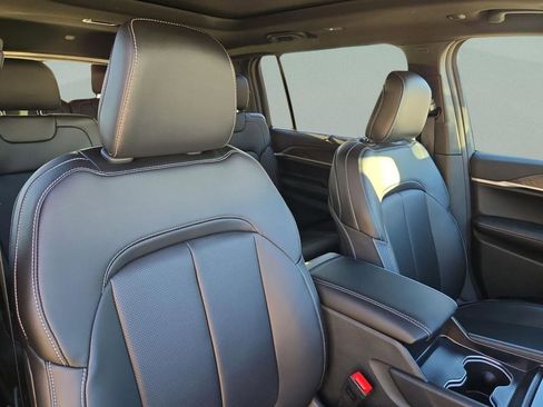 New 2025 Jeep Grand Cherokee L Limited w/ Luxury Tech Group II AWD/4WD image 33