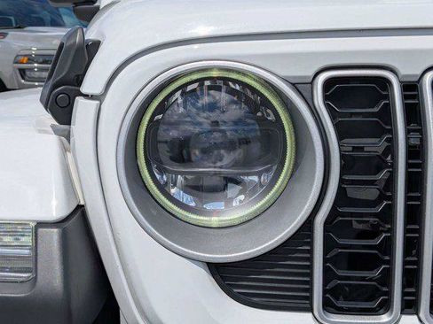 Certified 2025 Jeep Wrangler Unlimited Sahara AWD/4WD image 9