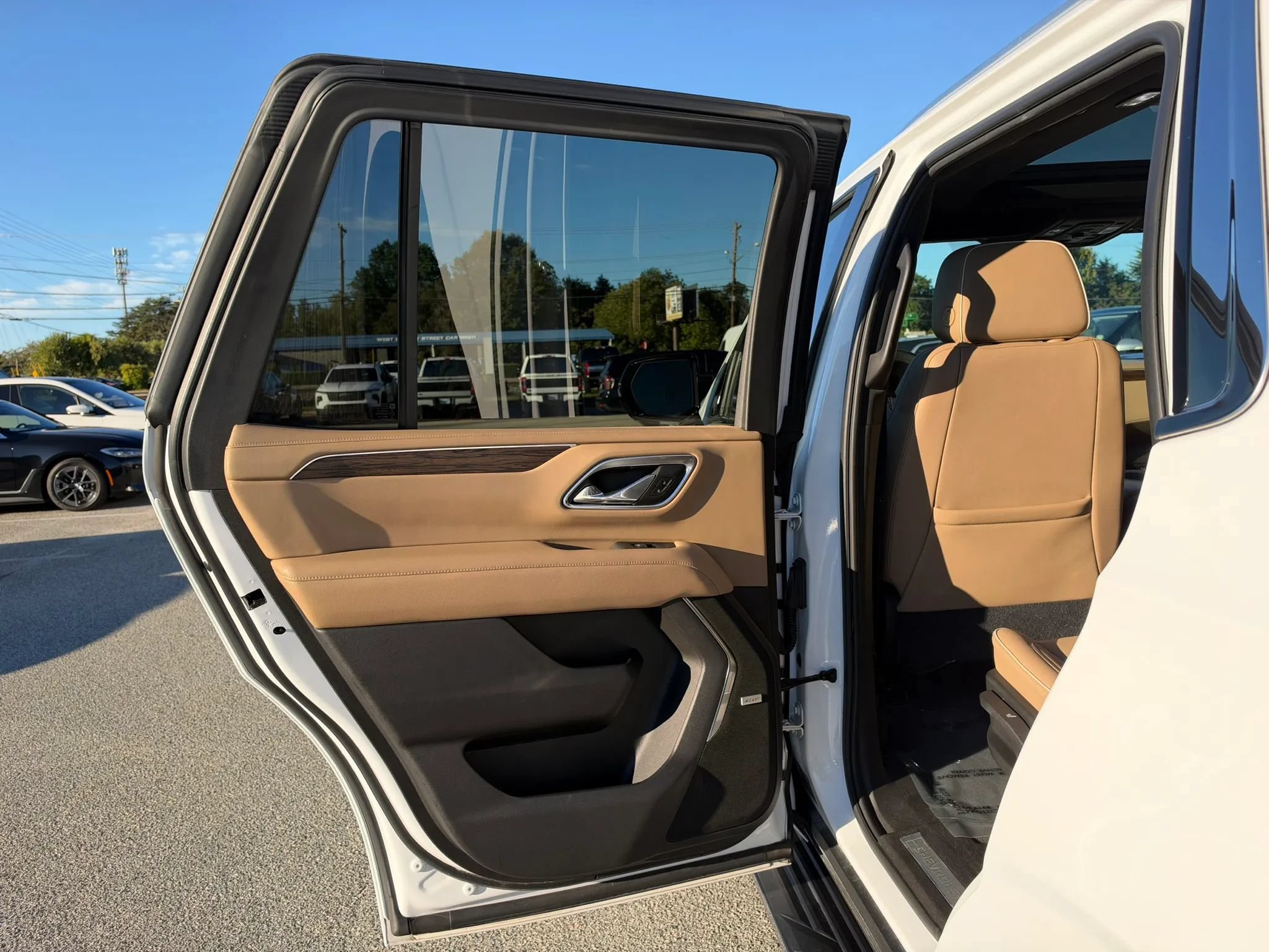 Used 2021 Chevrolet Tahoe Premier AWD/4WD image 12