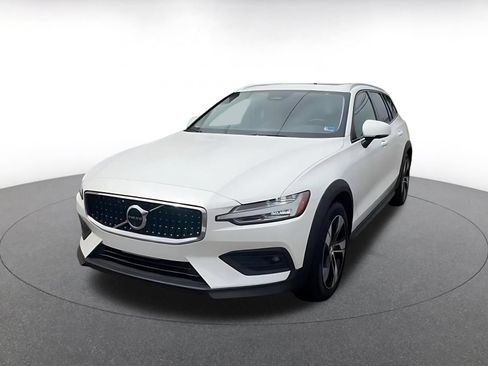 Used 2025 Volvo V60 B5 Cross Country Plus AWD/4WD image 7
