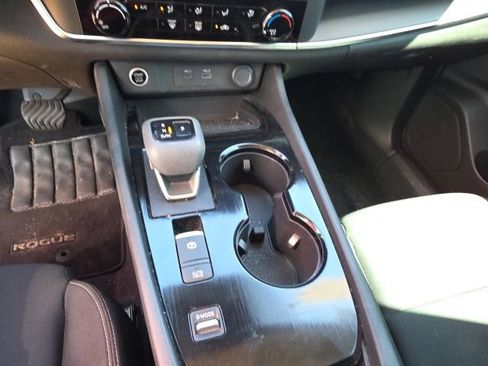 Used 2023 Nissan Rogue S image 18