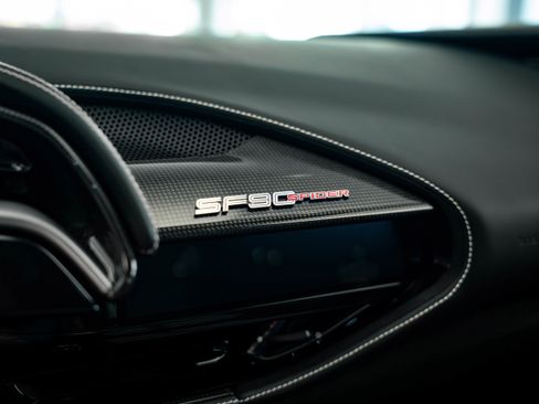 Used 2025 Ferrari SF90 Spider image 38