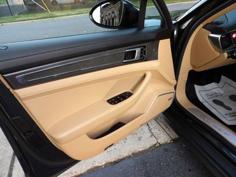 Used 2018 Porsche Panamera 4 image 22