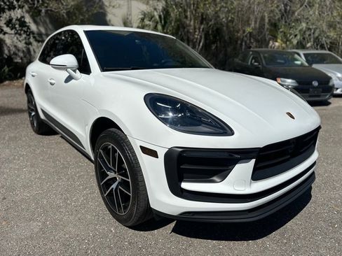 Used 2023 Porsche Macan image 2