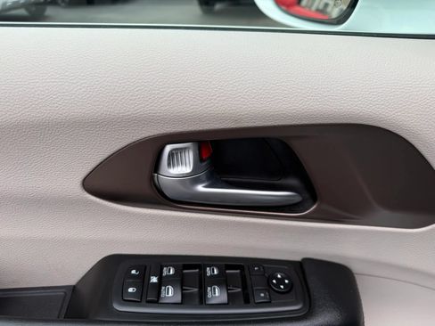 Used 2018 Chrysler Pacifica Touring-L Plus w/ Advanced Safetytec Group FWD image 26