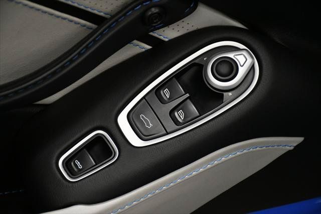 Used 2021 Aston Martin V8 Vantage Roadster RWD image 31