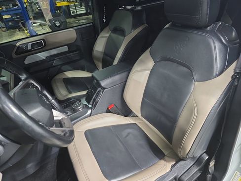 Used 2024 Ford Bronco Wildtrak image 16