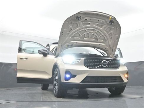 New 2026 Volvo XC40 B4 Plus w/ Protection Package Premier image 55
