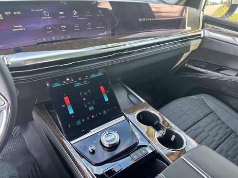 New 2025 Cadillac Escalade Sport Platinum w/ LPO, Floor Liner Package image 27