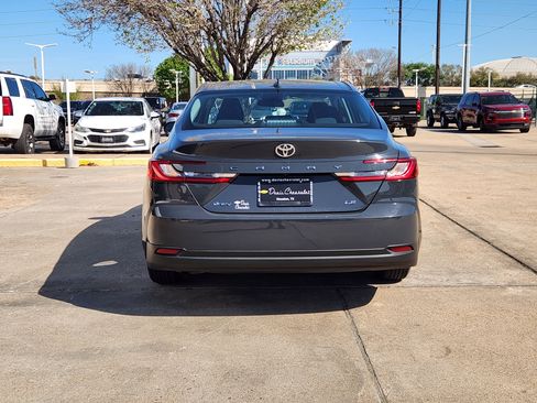 Used 2025 Toyota Camry LE image 7