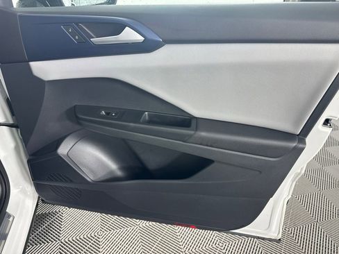 Used 2023 Volkswagen Taos SE image 29