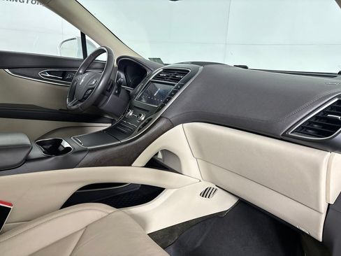 Used 2016 Lincoln MKX Reserve w/ Technology Package FWD image 32