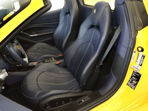 Used 2022 Ferrari F8 Tributo RWD image 12