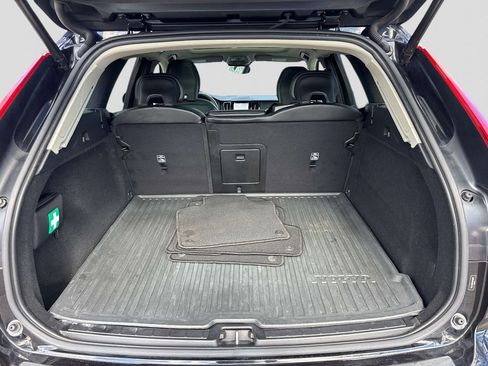 Used 2024 Volvo XC60 B5 Core w/ Protection Package Premier AWD/4WD image 14