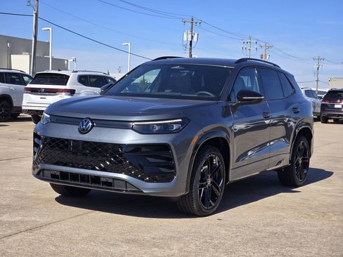 New 2026 Volkswagen Tiguan SE R-Line image 2