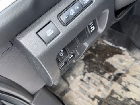 Used 2022 Nissan Frontier SV image 10