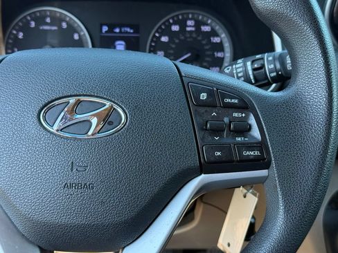 Used 2020 Hyundai Tucson SE AWD/4WD image 16