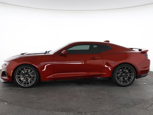 Used 2022 Chevrolet Camaro ZL1 RWD image 7