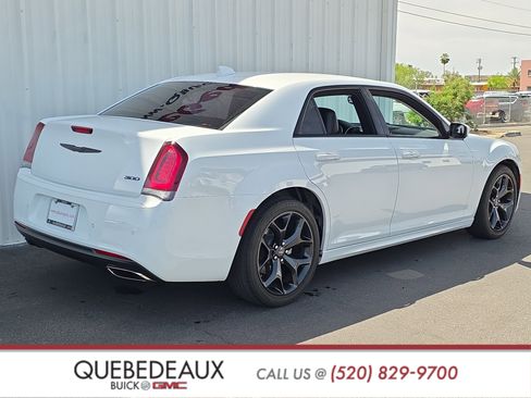 Used 2023 Chrysler 300 Touring L image 7