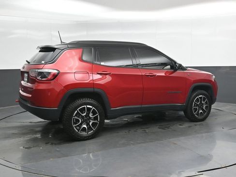 Used 2025 Jeep Compass Trailhawk AWD/4WD image 3