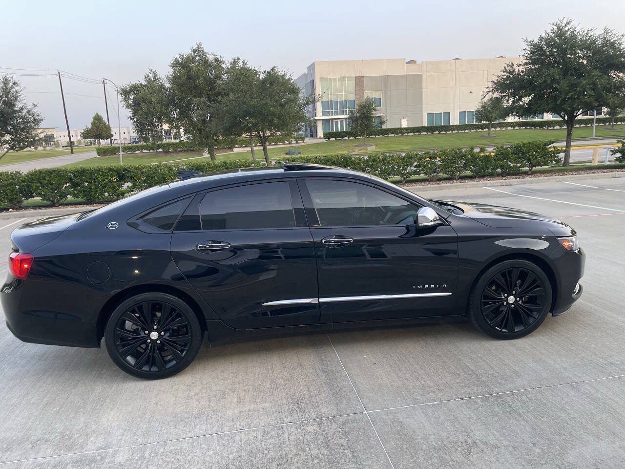 Used 2018 Chevrolet Impala Premier w/ Premier Confidence Package FWD image 27