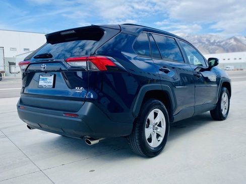 Used 2021 Toyota RAV4 XLE w/ Convenience Package image 5