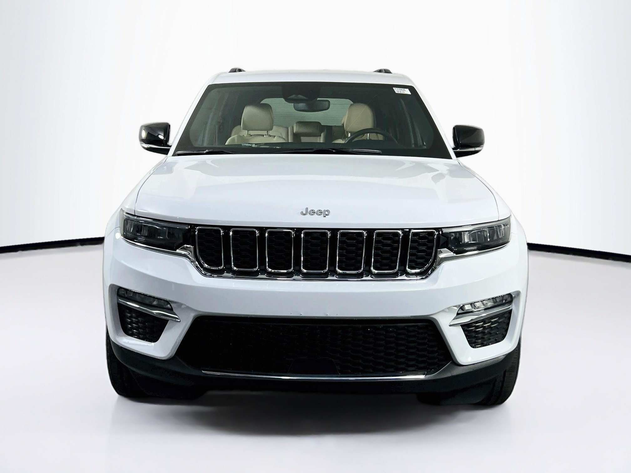 Used 2023 Jeep Grand Cherokee Limited AWD/4WD image 2