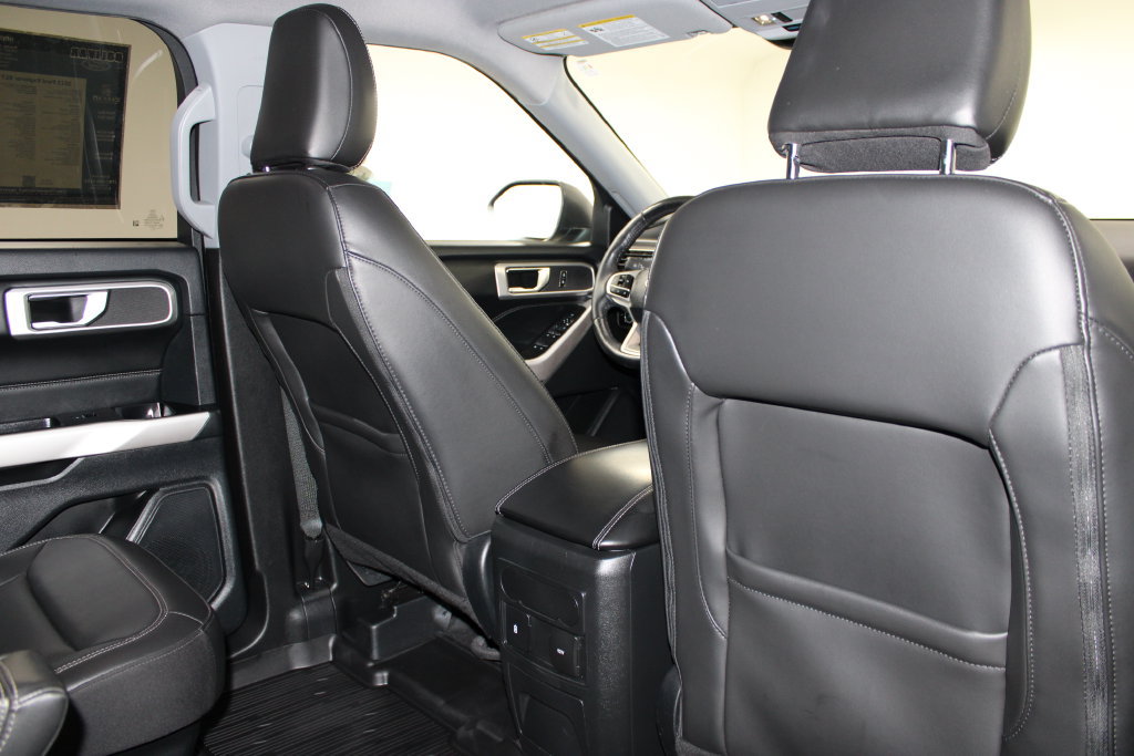 Used 2023 Ford Explorer XLT w/ Equipment Group 202A AWD/4WD image 34