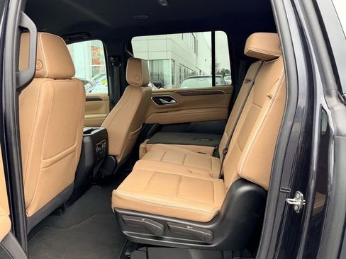 Used 2024 Chevrolet Suburban Premier RWD image 12