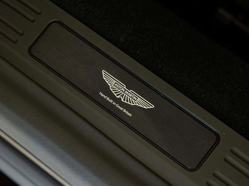 Used 2025 Aston Martin V8 Vantage Coupe RWD image 22