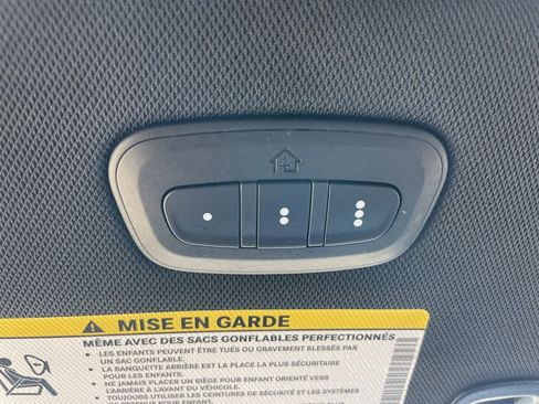 Used 2025 Chrysler Pacifica Limited image 51