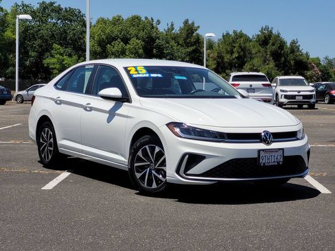 Used 2025 Volkswagen Jetta S FWD image 2