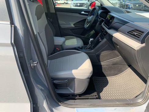 Used 2022 Volkswagen Taos SE w/ Panoramic Sunroof Package AWD/4WD image 30
