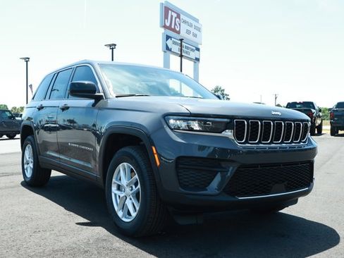 New 2026 Jeep Grand Cherokee Laredo X RWD image 3