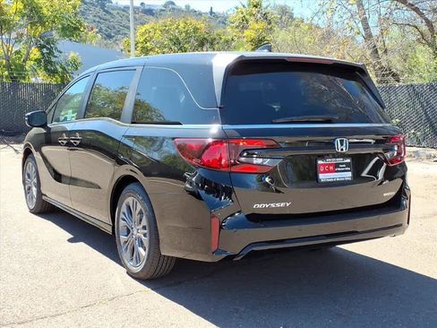 New 2026 Honda Odyssey Touring image 7