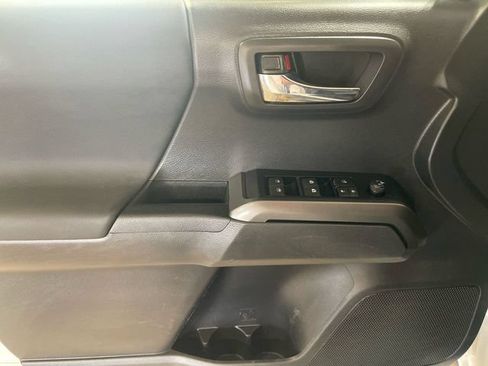 Used 2022 Toyota Tacoma TRD Off-Road AWD/4WD image 14