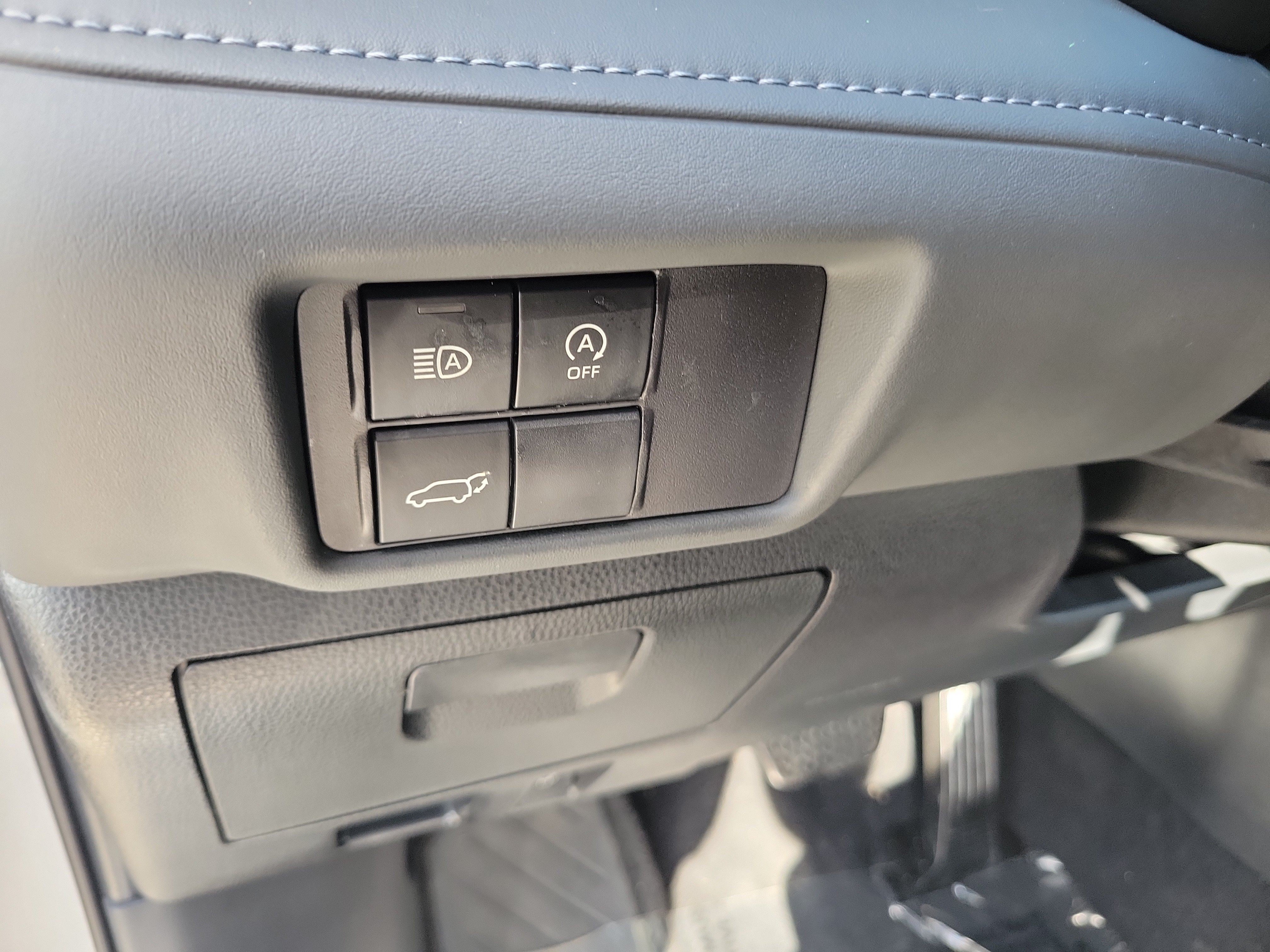 Used 2024 Toyota Highlander XLE FWD image 28
