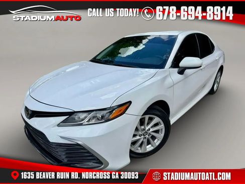 Used 2022 Toyota Camry LE FWD image 1