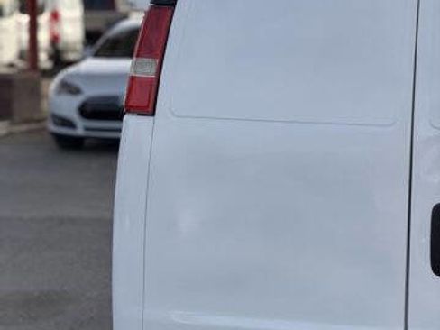 Used 2017 Chevrolet Express 2500 image 6