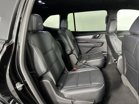 Used 2025 Buick Enclave Sport Touring image 21