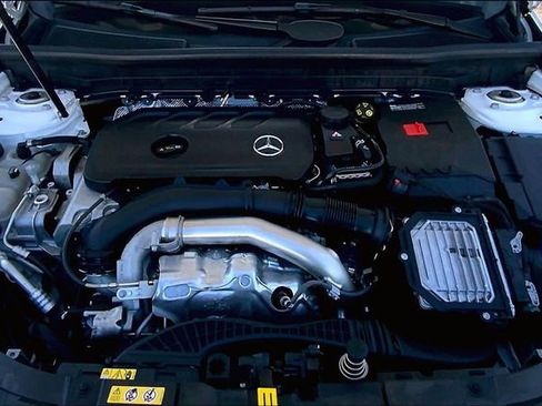 Used 2025 Mercedes-Benz GLB 250 4MATIC image 25