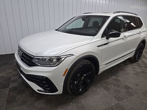 Used 2024 Volkswagen Tiguan SE R-Line image 8