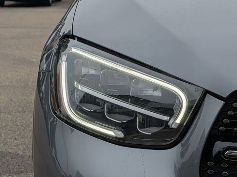 Used 2020 Mercedes-Benz GLC 300 4MATIC image 3