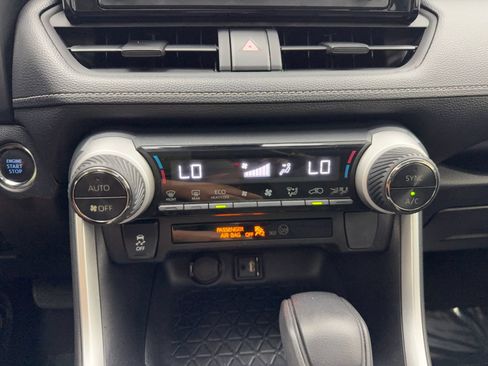Used 2019 Toyota RAV4 XLE FWD image 29