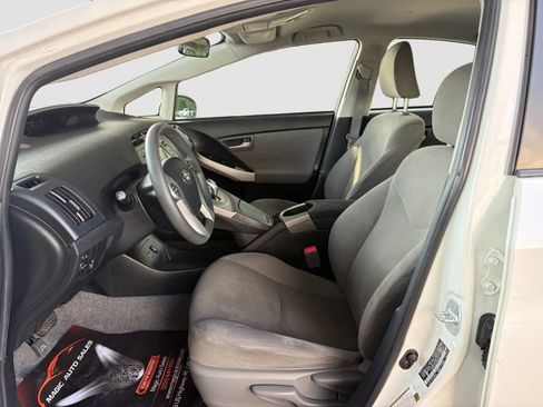 Used 2013 Toyota Prius Two FWD image 10