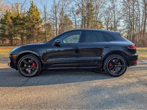 Used 2018 Porsche Macan Turbo AWD/4WD image 9