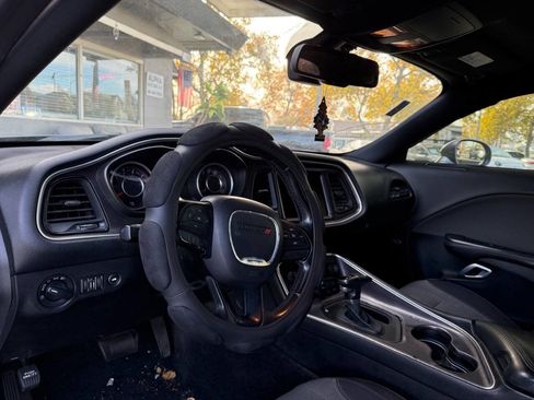 Used 2015 Dodge Challenger SXT w/ Driver Convenience Group image 15