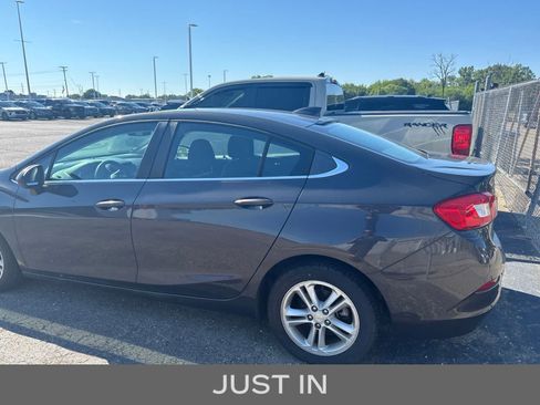 Used 2017 Chevrolet Cruze LT FWD image 19