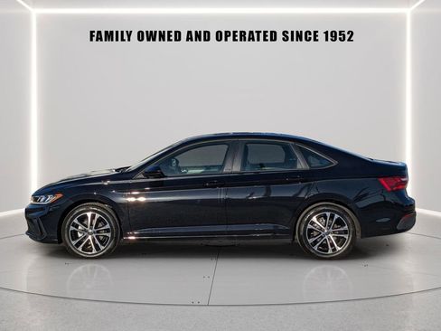 Used 2025 Volkswagen Jetta Sport image 3