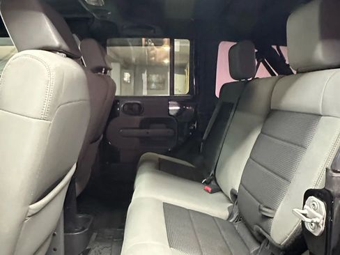 Used 2010 Jeep Wrangler Unlimited Sport image 19
